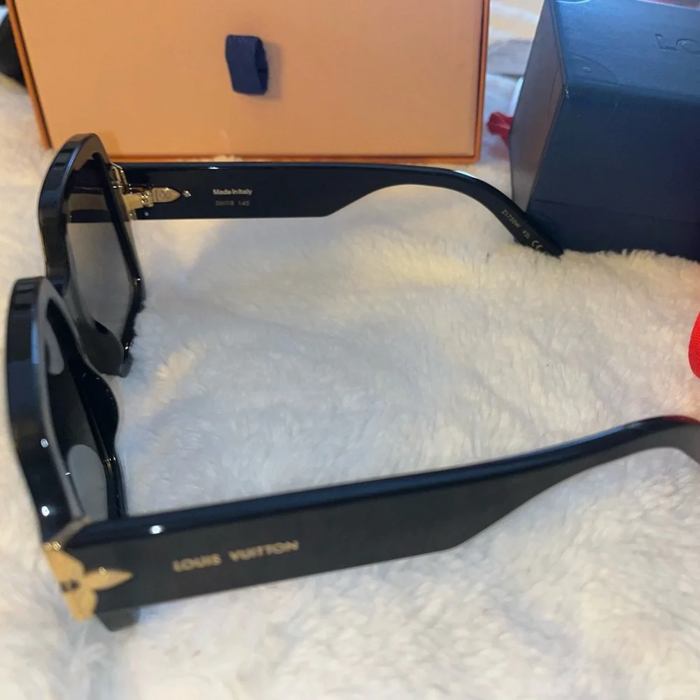 LOUIS VUITTON glasses ✨ - Picture 2 of 4